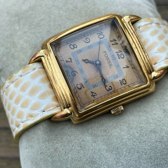 Vintage Fossil Wrist Watch Gold Tone Case analog Ladies Wrist Watch Read Desc - Picture 4 of 12